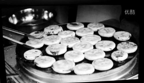 聾校(xiào)上(shàng)演舌尖上(shàng)的(de)美(měi)食曬幸福蹿紅(hóng)網絡 聾校(xiào)上(shàng)演舌尖上(shàng)的(de)美(měi)食曬幸福蹿紅(hóng)網絡