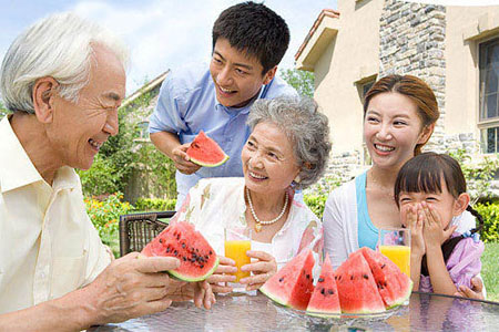 萬康引領健康:夏天吃(chī)西(xī)瓜的(de)三種惡習(xí)