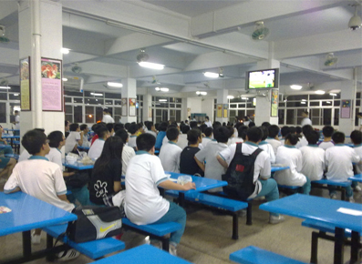 世界杯來(lái)了(le) 吉大(dà)食堂迎來(lái)了(le)看(kàn)杯潮