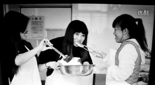 聾校(xiào)上(shàng)演舌尖上(shàng)的(de)美(měi)食 聾校(xiào)上(shàng)演舌尖上(shàng)的(de)美(měi)食